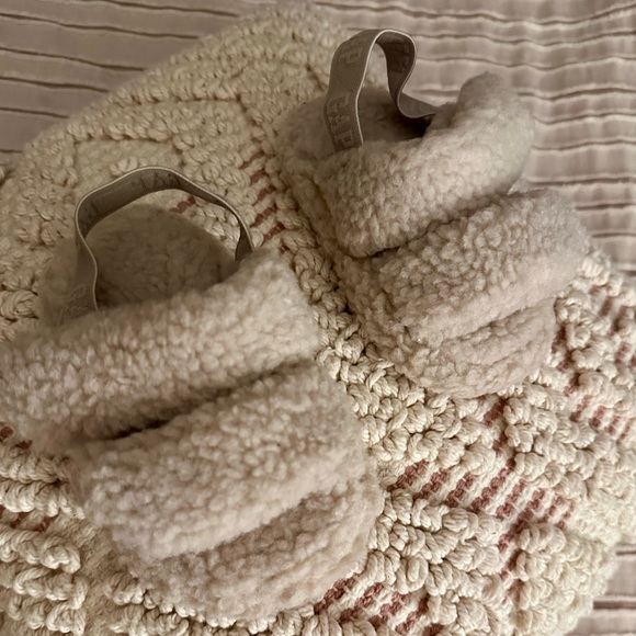 Baby girl shearling slides 🧡 - Picture 3 of 3